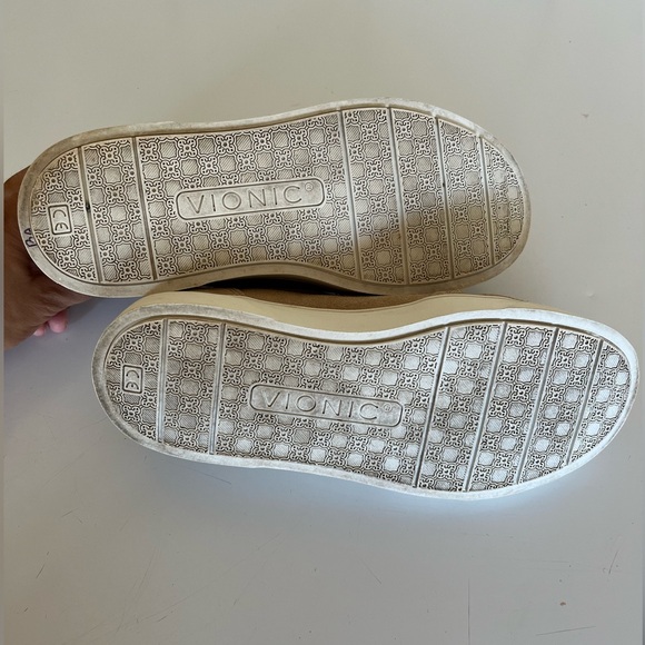 Vionic Kimmie Sneaker-Size 7 - Picture 10 of 10